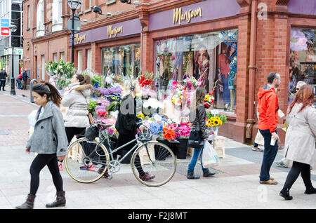 Flower stall sur Grafton Street, Dublin, Irlande Banque D'Images