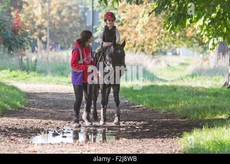 Wimbledon London,UK. 20 septembre 2015. Les cavaliers sur une journée ensoleillée d'automne sur Wimbledon Common Crédit : amer ghazzal/Alamy Live News Banque D'Images