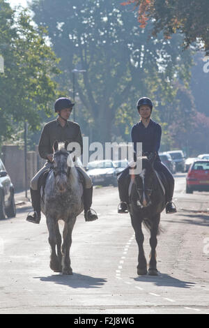 Wimbledon London,UK. 20 septembre 2015. Les cavaliers sur une journée ensoleillée d'automne sur Wimbledon Common Crédit : amer ghazzal/Alamy Live News Banque D'Images