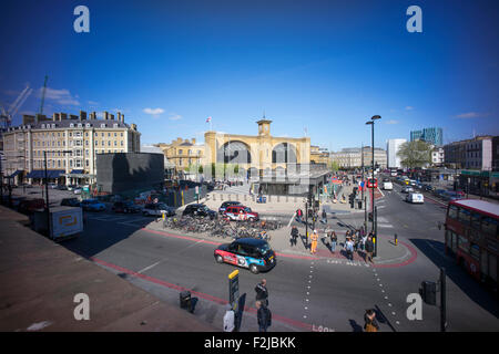 Nouveau King's Cross à la station Piazza London Angleterre montrant la magnifique station originale Banque D'Images