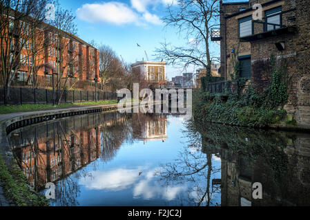 Regent's Canal Camden Town Londres près de Camden Road jusqu'à Kings Cross St Pancras Banque D'Images