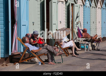 Avon Beach, Dorset, UK. 20 Septembre, 2015. Météo France : Les gens apprécient la surprise le temps chaud le long d'Avon Beach, sur la côte sud de l'anglais à la fin de septembre. Crédit : Jeff Gilbert/Alamy Live News Banque D'Images