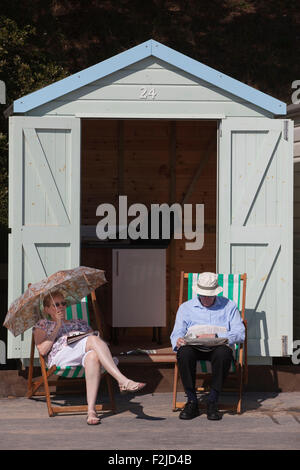 Avon Beach, Dorset, UK. 20 Septembre, 2015. Météo France : Les gens apprécient la surprise le temps chaud le long d'Avon Beach, sur la côte sud de l'anglais à la fin de septembre. Crédit : Jeff Gilbert/Alamy Live News Banque D'Images