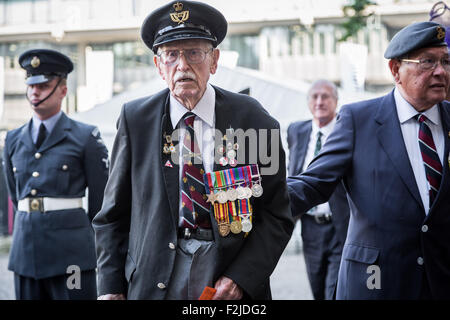 Londres, Royaume-Uni. 20 Septembre, 2015. Les anciens combattants, au service du personnel militaire et vous assister à la bataille d'Angleterre Service de remerciement à Church House, Westminster Crédit : Guy Josse/Alamy Live News Banque D'Images