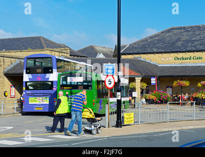 La gare routière de bus à Otley, West Yorkshire, England UK Banque D'Images