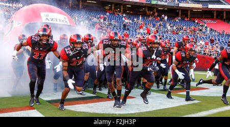 San Diego, CA. 19 Sep, 2015. San Diego State University Aztèques prendre le fieldbefore la San Diego State University Aztèques' accueil dans la perte des heures supplémentaires à l'Université de South Alabama Jaguars chez Qualcomm Stadium de San Diego, CA. Justin Cooper/CSM/Alamy Live News Banque D'Images