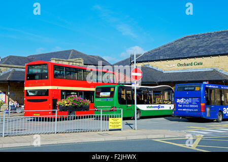 Autobus à Otley Bus Station, West Yorkshire, England UK Banque D'Images