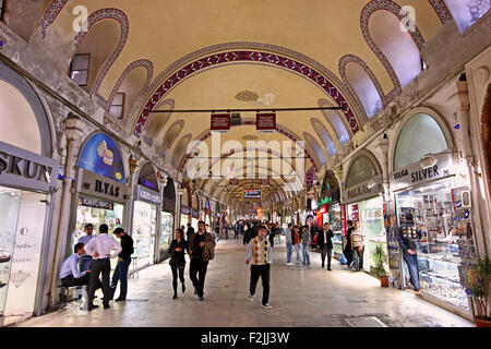 Kapali Carsi (signifie "Marché couvert"), le Grand Bazar d'Istanbul, l'un des principaux sites touristiques de cette magnifique ville. La Turquie Banque D'Images