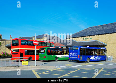 Autobus à Otley Bus Station, West Yorkshire, England UK Banque D'Images