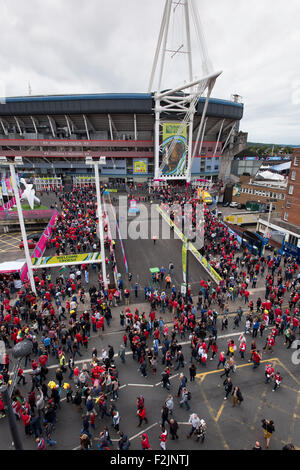 Une vue générale de la Principauté Stadium, anciennement le Millennium Stadium de Cardiff, Pays de Galles du Sud, sur un jour de match. Banque D'Images