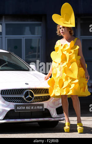 Agatha Ruiz de la Prada beim mit den Fototermin Concepteur Designer Limousinen auf der Mercedes-Benz Fashion Week printemps/été 2016 de Madrid. Madrid, 18.09.2015 Banque D'Images