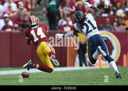 Landover, MD., USA. 20 Septembre, 2015. Redskins de Washington le receveur Ryan Grant (14) juste à côté d'une passe en profondeur tandis que Saint Louis Rams Janoris Jenkins évoluait (21) défend pendant le match entre les St Louis Rams et les Redskins de Washington à FedEx Field à Landover, MD. Les Redskins a battu les Rams 24-10 et passer à 1-1 sur la saison. Credit : Cal Sport Media/Alamy Live News Banque D'Images