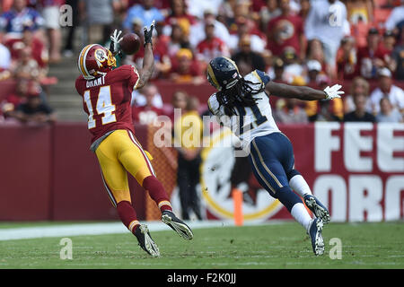 Landover, MD., USA. 20 Septembre, 2015. Redskins de Washington le receveur Ryan Grant (14) juste à côté d'une passe en profondeur tandis que Saint Louis Rams Janoris Jenkins évoluait (21) défend pendant le match entre les St Louis Rams et les Redskins de Washington à FedEx Field à Landover, MD. Les Redskins a battu les Rams 24-10 et passer à 1-1 sur la saison. Credit : Cal Sport Media/Alamy Live News Banque D'Images