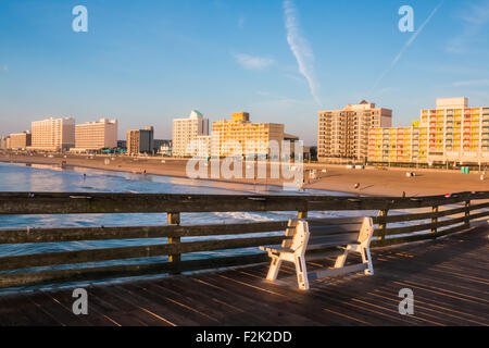 Hôtels Virginia Beach Boardwalk et pier Banque D'Images