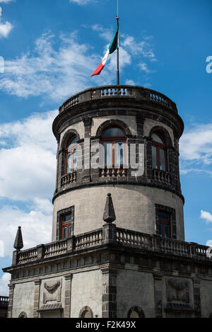 La ville de Mexico, Mexique - Puisque la construction a commencé vers 1785, Château de Chapultepec est une académie militaire, résidence impériale, présidentiel, d'accueil, de l'observatoire et est maintenant Mexico's National History Museum (Museo Nacional de Historia). Il est situé au-dessus de la colline de Chapultepec, au cœur de la ville de Mexico. Banque D'Images