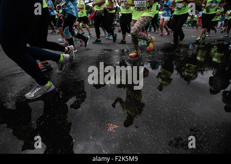 Bogota, Colombie. 20 Sep, 2015. Les athlètes s'affrontent au cours de la 9e édition de la course des femmes à Bogota, Colombie, le 20 septembre 2015. © Jhon Paz/Xinhua/Alamy Live News Banque D'Images