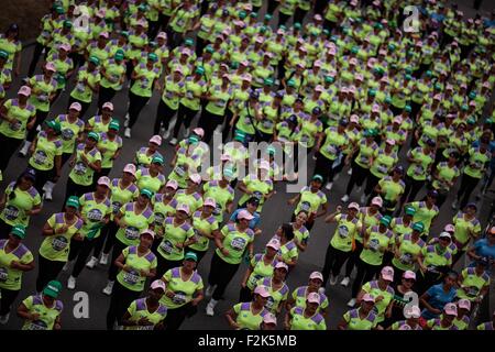 Bogota, Colombie. 20 Sep, 2015. Les athlètes s'affrontent au cours de la 9e édition de la course des femmes à Bogota, Colombie, le 20 septembre 2015. © Jhon Paz/Xinhua/Alamy Live News Banque D'Images