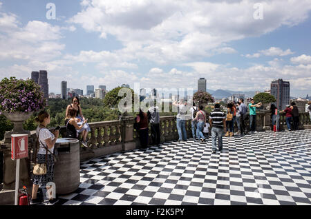 La ville de Mexico, Mexique - Puisque la construction a commencé vers 1785, Château de Chapultepec est une académie militaire, résidence impériale, présidentiel, d'accueil, de l'observatoire et est maintenant Mexico's National History Museum (Museo Nacional de Historia). Il est situé au-dessus de la colline de Chapultepec, au cœur de la ville de Mexico. Banque D'Images