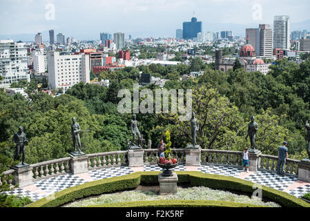 La ville de Mexico, Mexique - Puisque la construction a commencé vers 1785, Château de Chapultepec est une académie militaire, résidence impériale, présidentiel, d'accueil, de l'observatoire et est maintenant Mexico's National History Museum (Museo Nacional de Historia). Il est situé au-dessus de la colline de Chapultepec, au cœur de la ville de Mexico. Banque D'Images