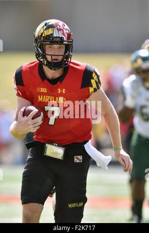 College Park, Maryland, USA. 19 Sep, 2015. Le Maryland Terrapins quarterback CALEB ROWE (7) brouille au cours d'un match joué à un seul champ à Capital Byrd Stadium à College Park, MD. Le Maryland beat South Florida 35-17 © Ken Inness/ZUMA/Alamy Fil Live News Banque D'Images