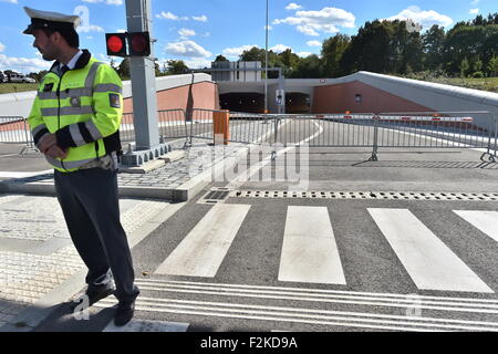 L'ouverture de la 6-km-long tunnel Blanka, dont la construction a duré huit ans et coûté 43 milliards de couronnes, à Prague, en République tchèque, le 19 septembre 2015. (CTK Photo/Vit Simanek) Banque D'Images