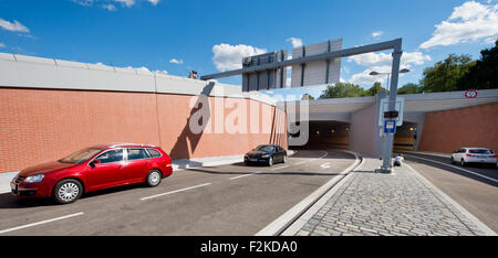 L'ouverture de la 6-km-long tunnel Blanka, dont la construction a duré huit ans et coûté 43 milliards de couronnes, à Prague, en République tchèque, le 19 septembre 2015. (CTK Photo/Vit Simanek) Banque D'Images