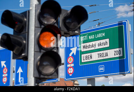 L'ouverture de la 6-km-long tunnel Blanka, dont la construction a duré huit ans et coûté 43 milliards de couronnes, à Prague, en République tchèque, le 19 septembre 2015. (CTK Photo/Vit Simanek) Banque D'Images