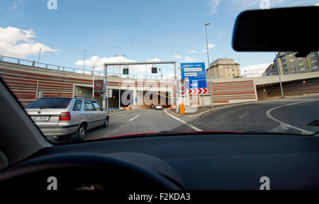 L'ouverture de la 6-km-long tunnel Blanka, dont la construction a duré huit ans et coûté 43 milliards de couronnes, à Prague, en République tchèque, le 19 septembre 2015. (CTK Photo/Vit Simanek) Banque D'Images