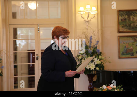 Canberra, Australie. Sep 21, 2015. Marise Payne est assermenté à titre de ministre de la défense du gouvernement à Canberra, Australie, 21 septembre 2015. Le nouveau Premier Ministre australien Malcolm Turnbull a défendu des sélections dans son cabinet le jour lundi après l'élimination de plusieurs ministres de leurs positions au parlement. Credit : Xu Haijing/Xinhua/Alamy Live News Banque D'Images