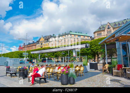 Terrasse de café, rue Strandvägen, Östermalm, Stockholm, Suède Banque D'Images