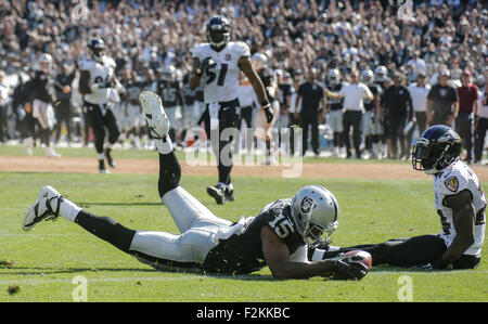 Oakland USA CA. 20 Sep, 2015. Oakland WR #  15 Michael Crabtree attraper une passe de touché de 29 verges à la fin du troisième trimestre, de prendre l'initiative au cours de NFL football match entre les Ravens de Baltimore et l'Oakland Raiders 37-33 gagner à O.co Coliseum Stadium Oakland Californie Thurman James/CSM/Alamy Live News Banque D'Images