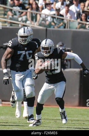 Oakland USA CA. 20 Sep, 2015. Oakland WR #  15 Michael Crabtree se libérer au milieu d'un court-circuit en NFL football match entre les Ravens de Baltimore et l'Oakland Raiders 37-33 gagner à O.co Coliseum Stadium Oakland Californie Thurman James/CSM/Alamy Live News Banque D'Images