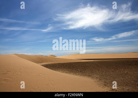Des dunes, des dunes de sable de Maspalomas, la formation de nuages, réserve naturelle, Gran Canaria, Îles Canaries, Espagne Banque D'Images
