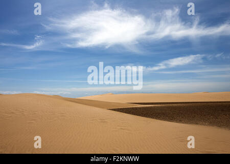 Des dunes, des dunes de sable de Maspalomas, la formation de nuages, réserve naturelle, Gran Canaria, Îles Canaries, Espagne Banque D'Images