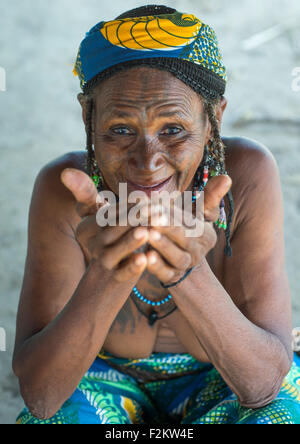 Le Bénin, en Afrique de l'Ouest, Gossoue, une ancienne tribu peul peul tatoué woman portrait Banque D'Images