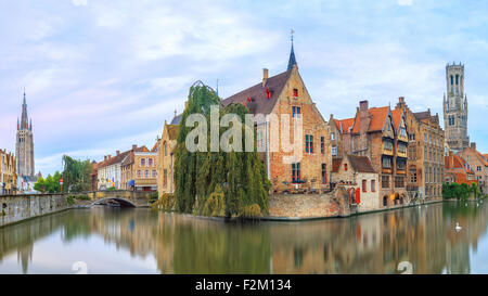 Les canaux de Bruges au lever du soleil Banque D'Images