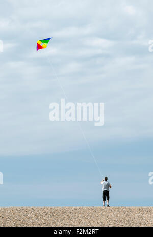 Man flying a kite Banque D'Images