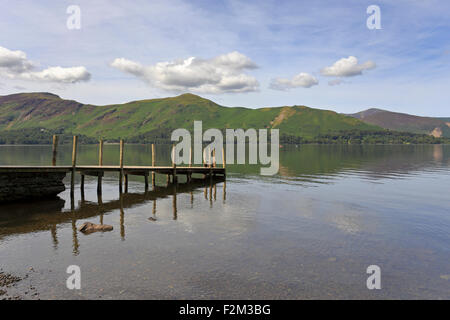 Embarcadère à Barrow Bay avec Catbells fells voyage Derwent Water près de Keswick, Cumbria, Parc National de Lake District, England, UK. Banque D'Images