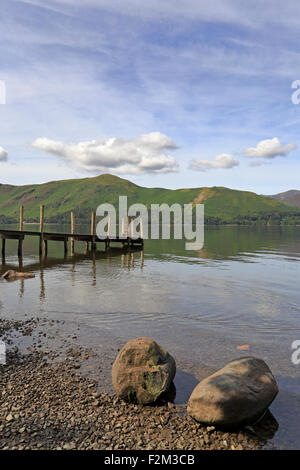 Embarcadère à Barrow Bay avec Catbells fells voyage Derwent Water près de Keswick, Cumbria, Parc National de Lake District, England, UK. Banque D'Images