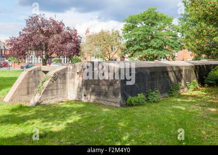 La Deuxième Guerre mondiale, abri, B34TYB, dans une zone résidentielle à West Bridgford, Lancashire, England, UK Banque D'Images