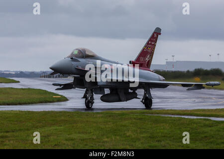 Typhoon de la RAF en roulage au décollage Banque D'Images