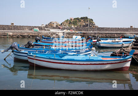 Aci Trezza, Sicile, Italie Banque D'Images