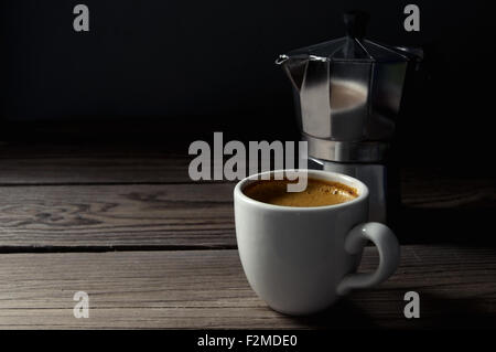Café espresso italien fraîchement faite with copy space Banque D'Images
