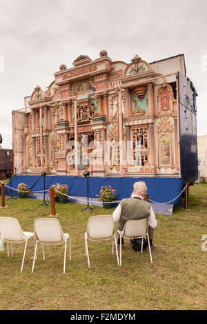 Théâtre en plein air d'organes mobiles dans une fête foraine, Dorset UK Banque D'Images