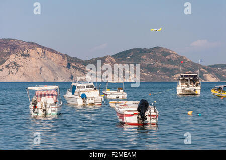 Bateaux dans la baie de Laganas, sur l'île de Zakynthos, Grèce Banque D'Images