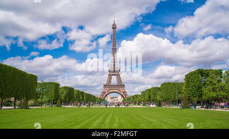 Parc du Champ de Mars, Tour Eiffel, Paris, France Banque D'Images