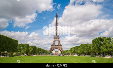 Parc du Champ de Mars, Tour Eiffel, Paris, France Banque D'Images