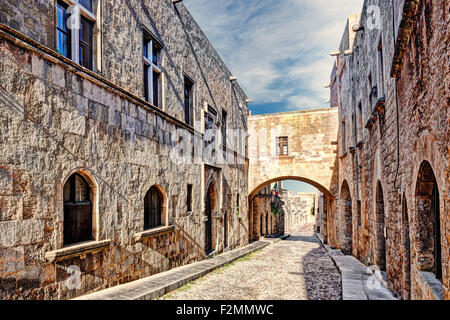 La rue des Chevaliers de Rhodes Grèce est l'un des mieux conservés et les plus impressionnants monuments médiévaux dans le monde. Banque D'Images