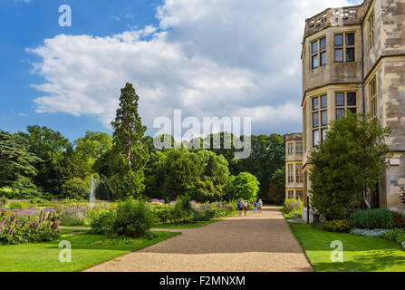 Les jardins à l'arrière d'Audley End House, une maison de campagne 17thC près de Saffron Waldon, Essex, Angleterre, RU Banque D'Images