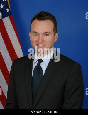 Sous-secrétaire de l'Armée de l'air Eric Fanning portrait officiel le 2 août 2012 à Washington, DC. Le président Obama, dans une première historique pour le Pentagone, a choisi de nommer Eric Fanning pour diriger l'armée, ce qui ferait de lui le premier secrétaire civil ouvertement gay de l'un des services militaires. Banque D'Images